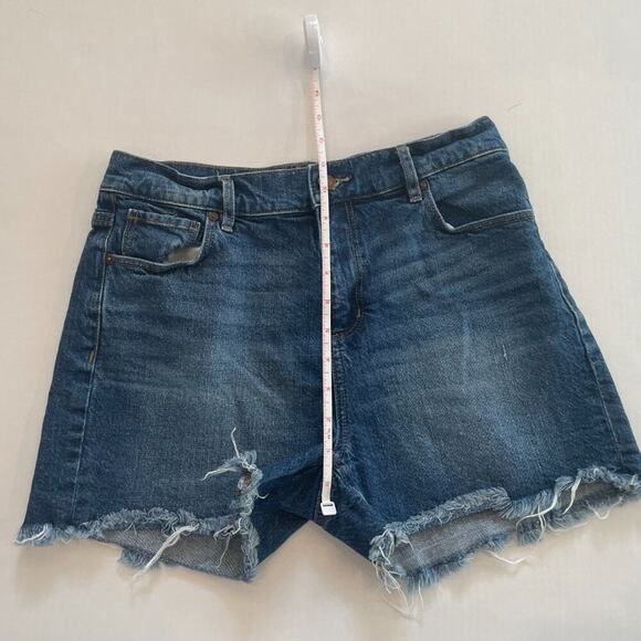 LOFT Mid Rise, Medium Rinse, Frayed, Raw Hem, Denim/Jean Shorts 27 - Picture 12 of 13